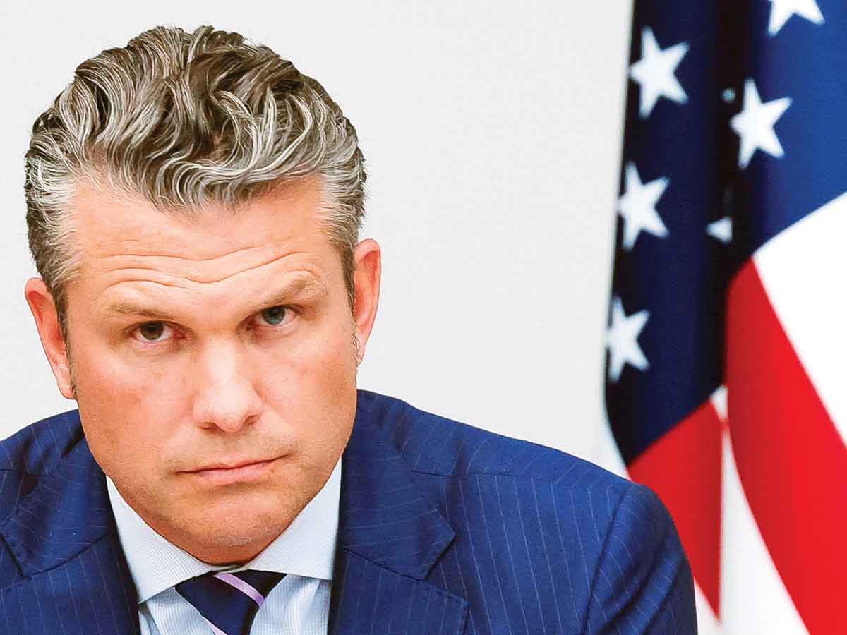 Desarrollo en Vuelo Forzado: Crisis Aérea Impone Un Raro Aterrizaje de Emergencia al Avión del Jefe del Pentágono Estadounidense