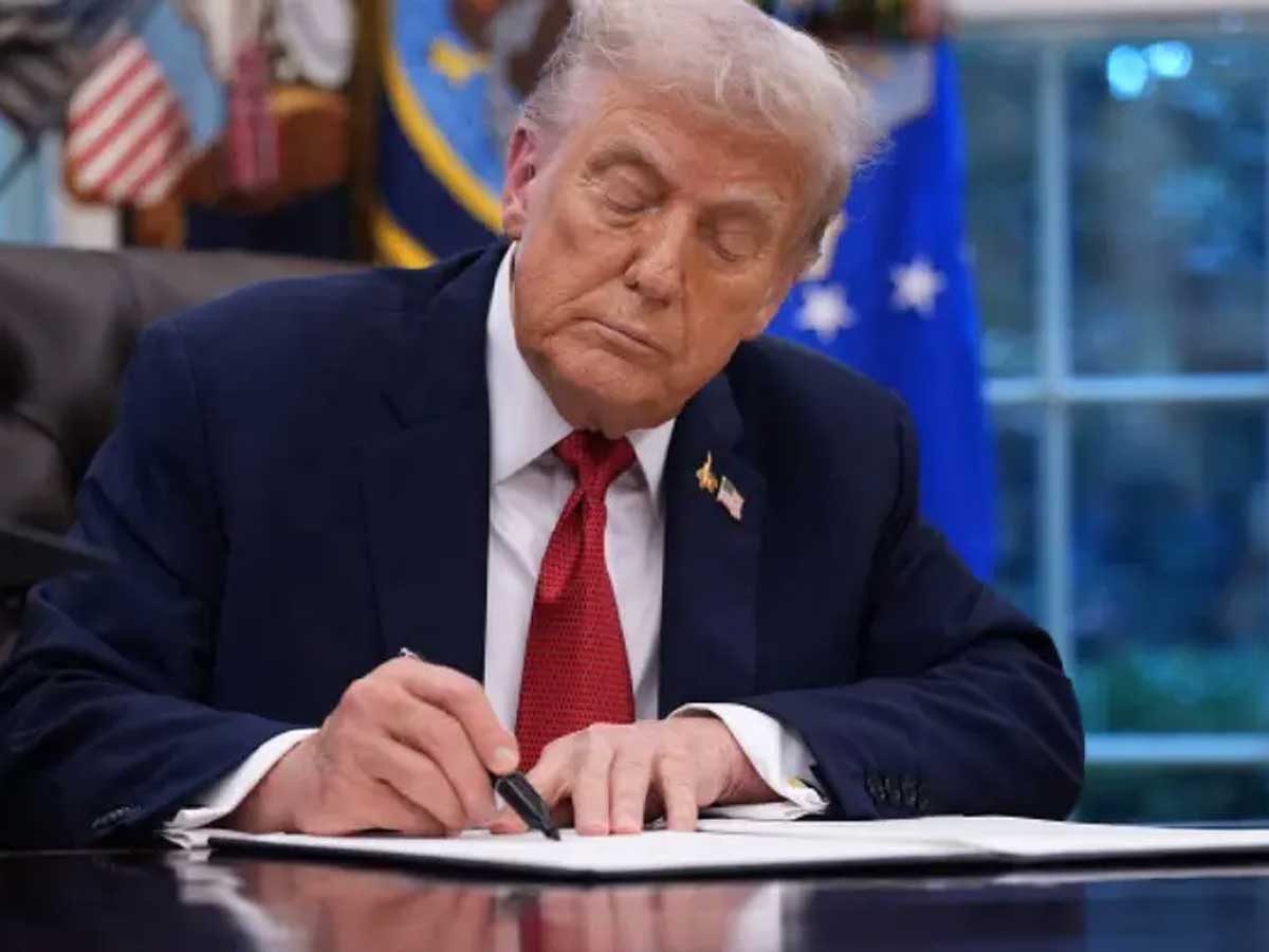 Historia de rédito: El Congreso estadounidense rompe el impasse y da un paso hacia la normalidad con un pacto provisional que pone fin a la paralización política más larga en la era moderna.