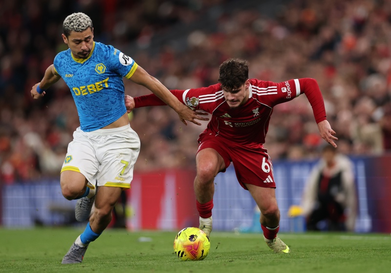 La Fuerza del Tricolor: Jóvenes Estrellas de Liverpool Superan a los Wolves con un Valiente Triunfo en Anfield