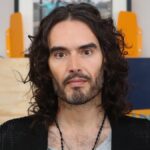 La escalada de denuncias contra Russell Brand: Dos nuevos casos de abuso sexual en la mira de la justicia.