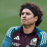 Memorable Caída del Portero Estrella: Memo Ochoa Sufriría un Desastroso Error en la Liga Cipriota