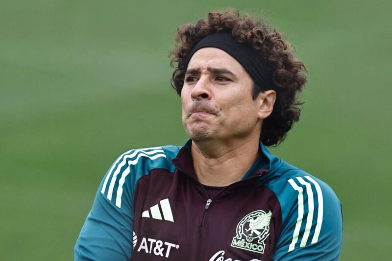 Memorable Caída del Portero Estrella: Memo Ochoa Sufriría un Desastroso Error en la Liga Cipriota