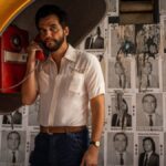 La estrella del cine recibe galardón en glamourosa ceremonia por thriller que entusiasmó a millones