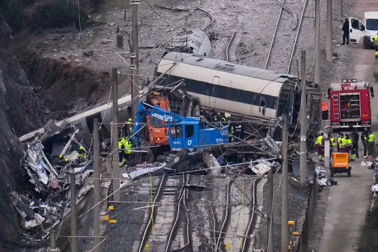 Desencuentro mortal en vía: Tren se estrella en Barcelona y revive miedo a la catástrofe ferroviaria