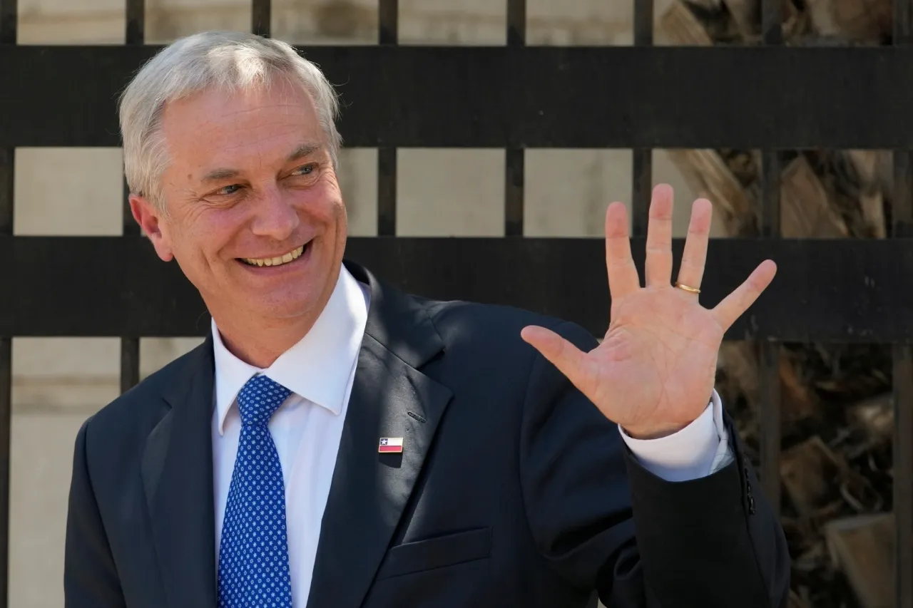 "Kast asume la máxima responsabilidad: José Antonio Kast se erige como presidente electo de Chile, abriendo un nuevo capítulo político en el país"