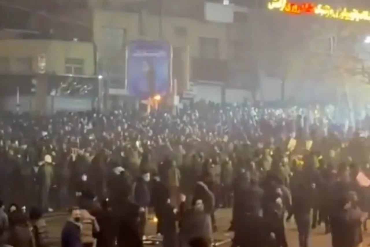 "Irán en la Oscuridad: La Censura Digital y la Represión en el Corazón de un País en Ebullición"