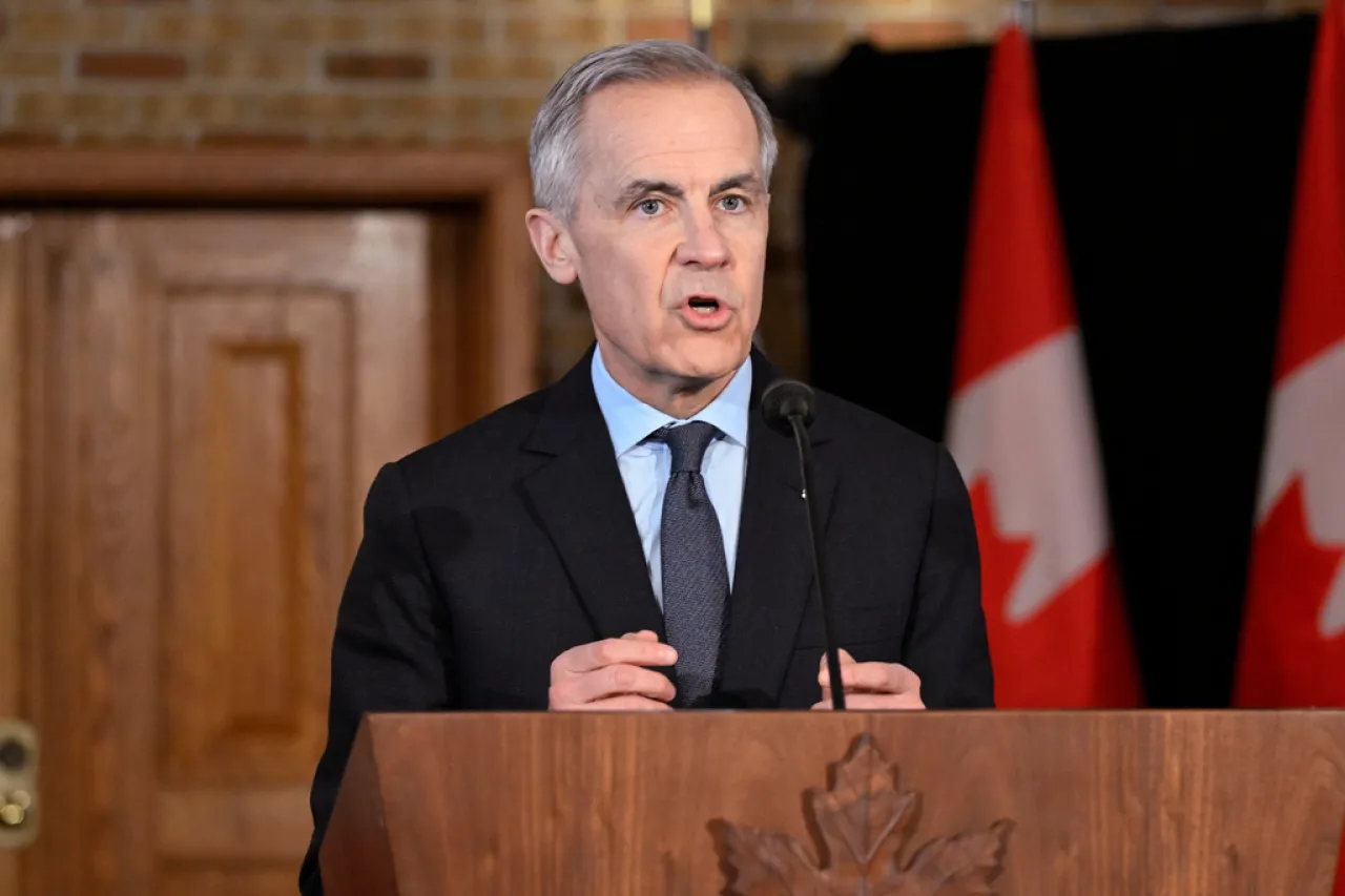 El líder de Goldman Sachs retoma la batalla política con el expresidente estadounidense tras su llamado a la acción en el Foro Económico Mundial.