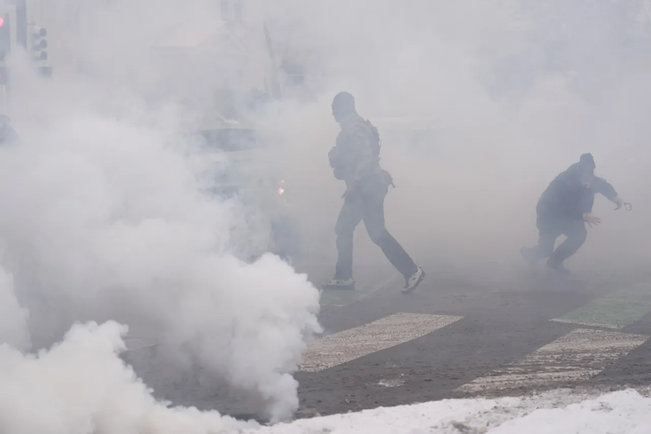 "Invasión de la autoridad: Agencias de migración estadounidenses practican registros domiciliarios en masa sin mandato judicial"