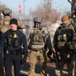 "Minneapolis enfrenta la crisis migratoria: escuelas se adaptan a la realidad con clases virtuales para garantizar la educación de todos los estudiantes, sin distinciones étnicas o fronteras"