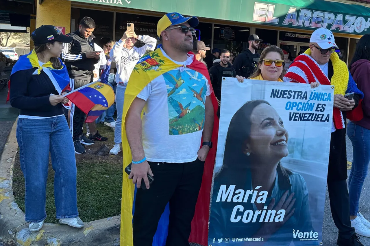 "Triunfo en la emigración: miles de venezolanos en Florida unidos por la esperanza de un futuro sin tiranía"