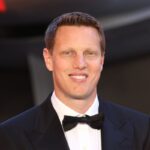 CEO de Paramount ofrece compromisos de producción y estrenos en cine si compra Warner